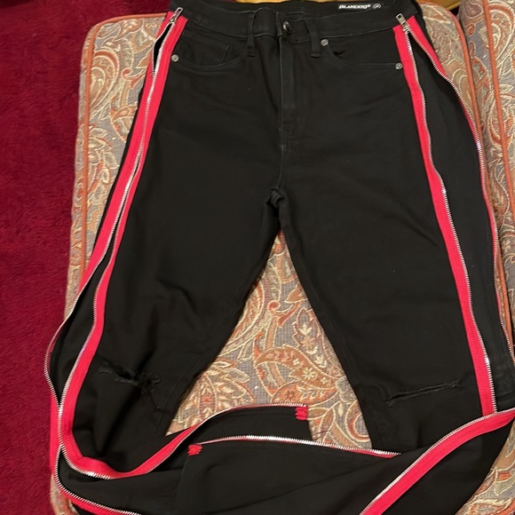 Super Sexy Black Stretch, Skinny Leg BlankNYC Jeans. - Picture 6 of 7